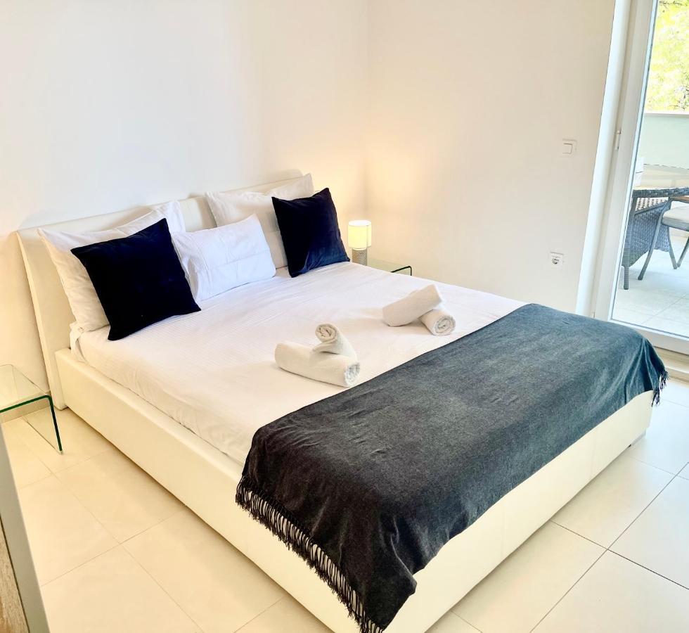 Apartments Domani 오미스 외부 사진