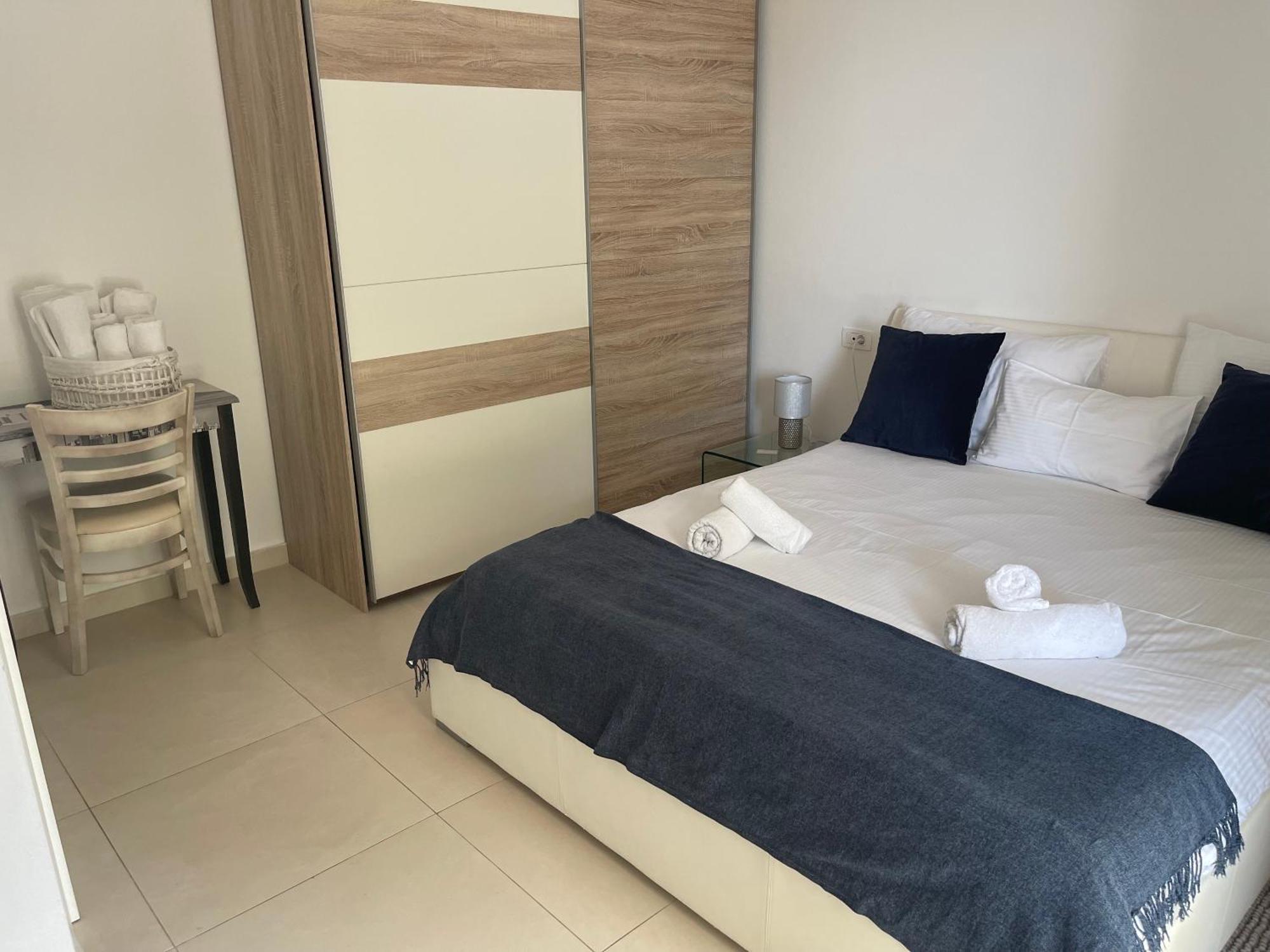 Apartments Domani 오미스 외부 사진