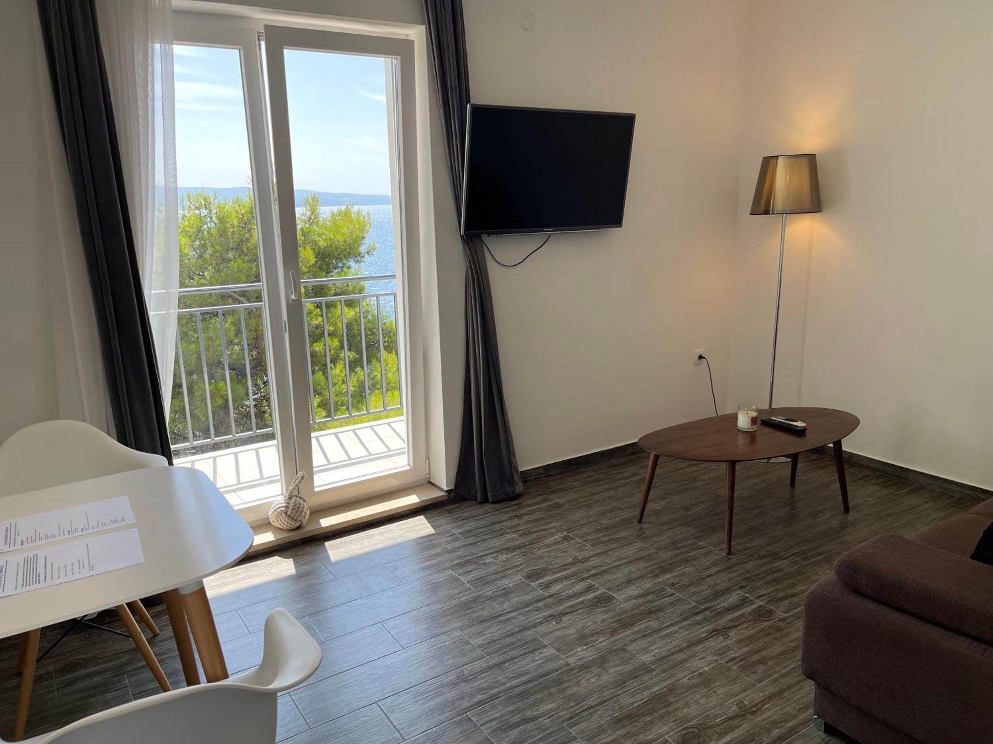 Apartments Domani 오미스 외부 사진