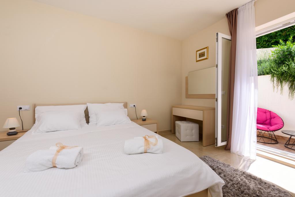 Apartments Domani 오미스 외부 사진